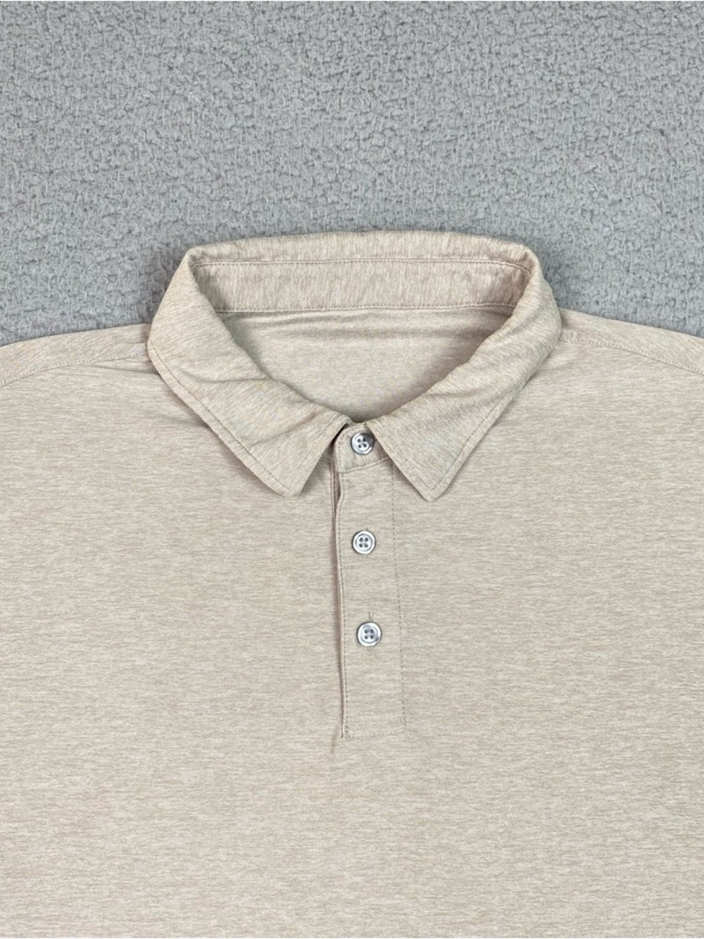 Vuori Strato Tech Polo Shirt Men's Size M Beige Short Sleeve Stretch Medium EUC - Picture 3 of 7